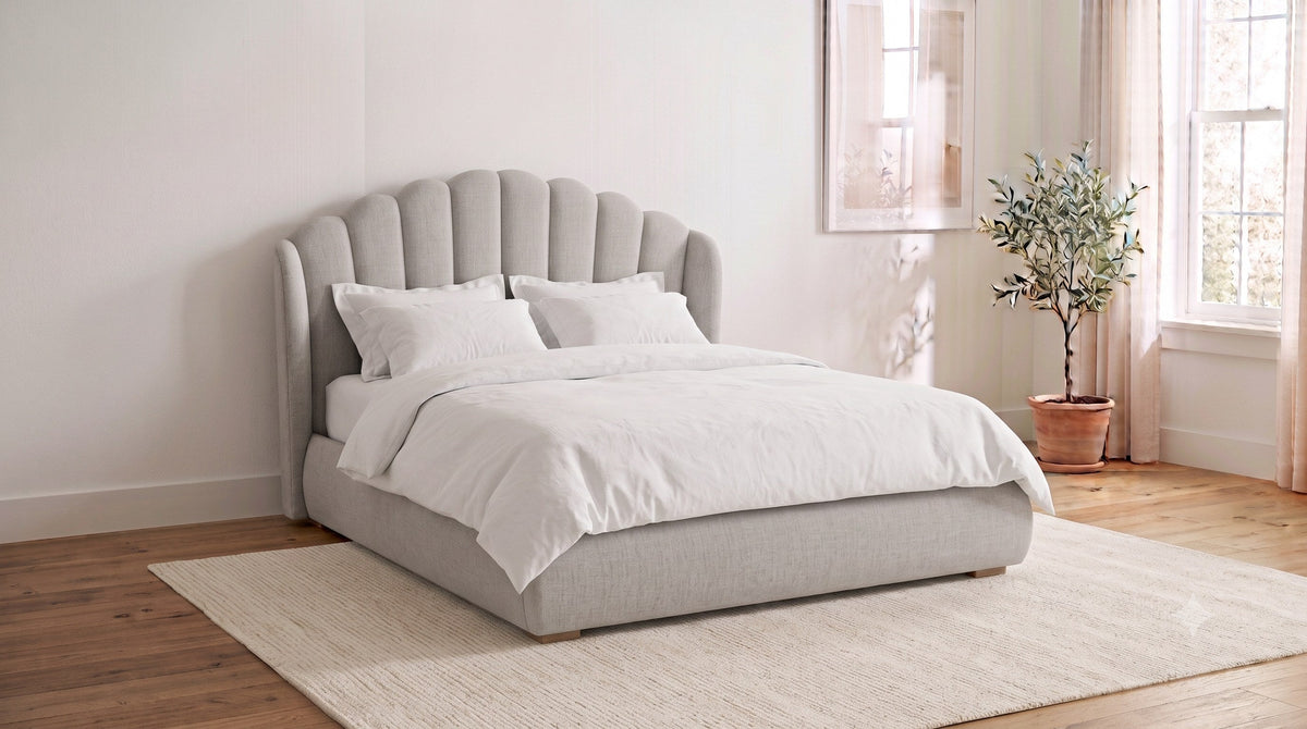 The Primrose scalloped bed in Grey Linen Weave